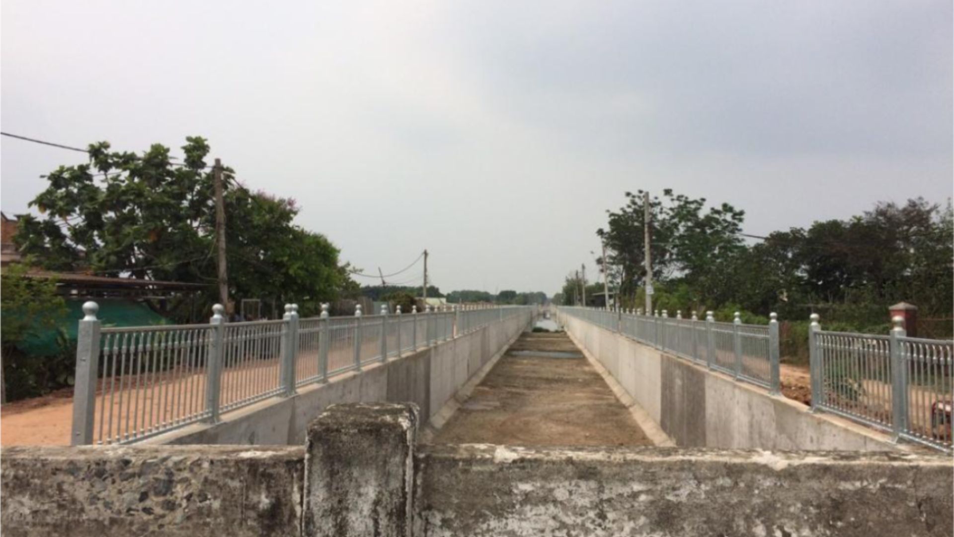So sánh giữa lan can sơn dầu, sơn công nghiệp và sơn tĩnh điện