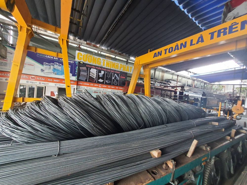 2. Nhà xưởng và công trình công nghiệp: Ưu tiên thép hình và thép hộp chịu lực cao